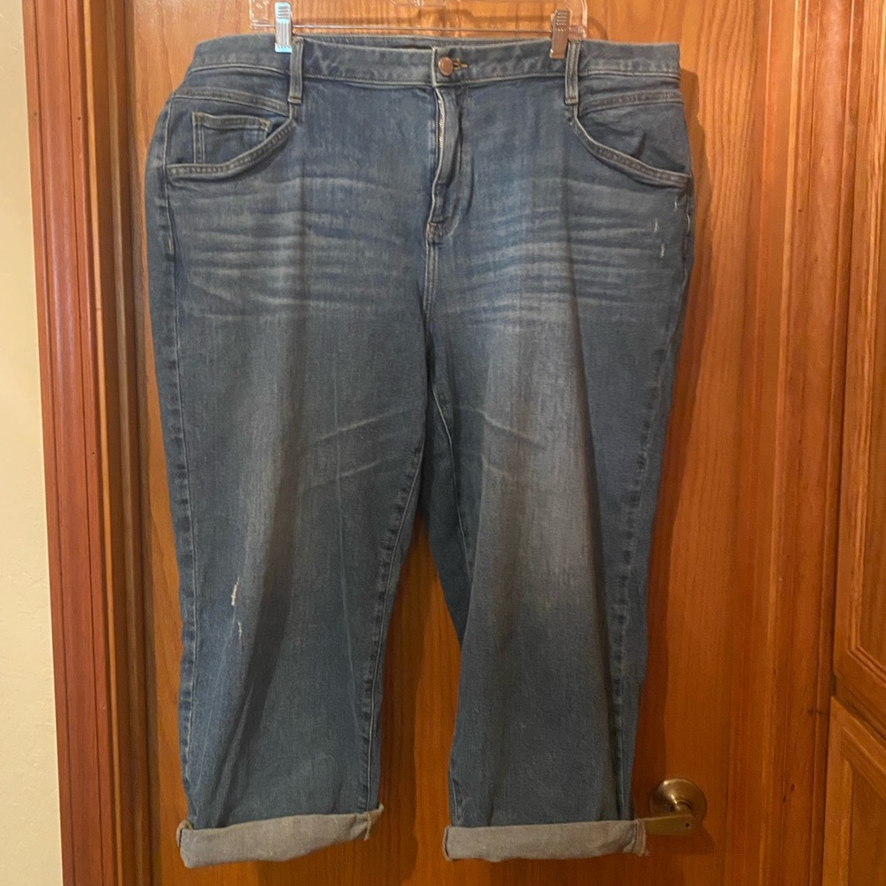 Simply Vera Wang Women's Mid Blue Distressed Crop Jeans